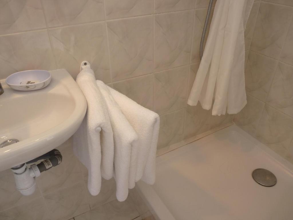 Hotel L'Oustaou Le Lavandou Habitación foto