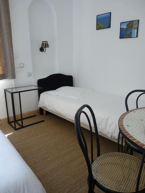 Hotel L'Oustaou Le Lavandou Habitación foto
