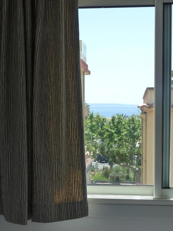 Hotel L'Oustaou Le Lavandou Habitación foto
