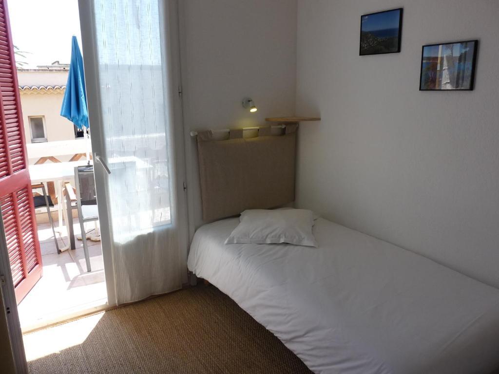 Hotel L'Oustaou Le Lavandou Habitación foto